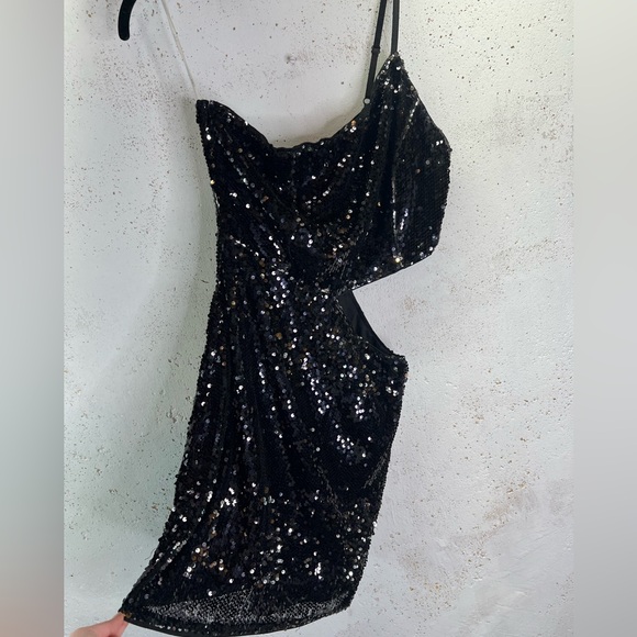 Lulus Sultry Soiree Black Sequin One-Shoulder Cutout Mini Dress Size Large - Picture 2 of 9